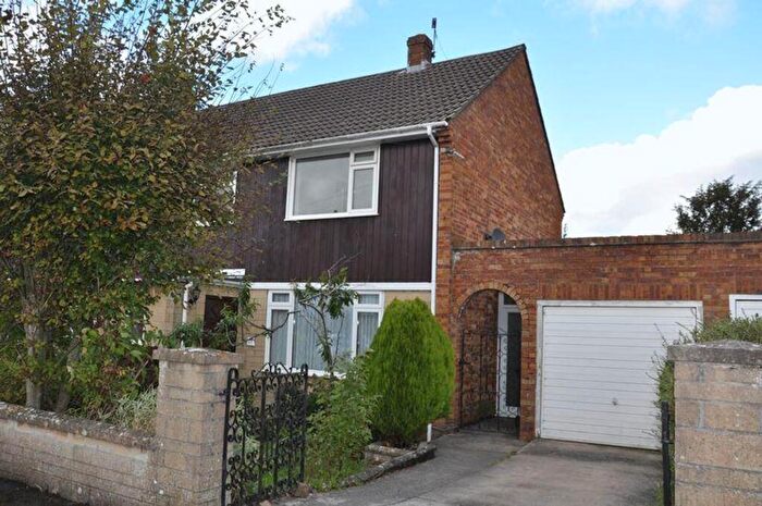 3 Bedroom Semi-Detached House For Sale In Hilldale Road, Backwell, BS48