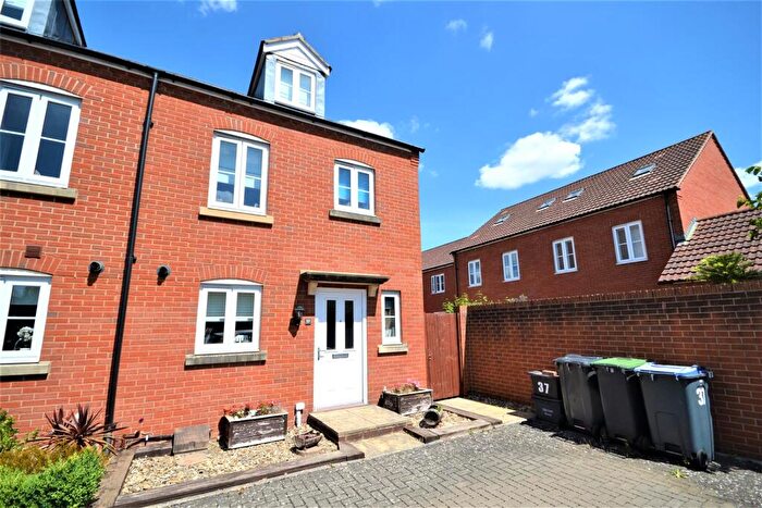 3 Bedroom Terraced House To Rent In Coppers Road, SN10