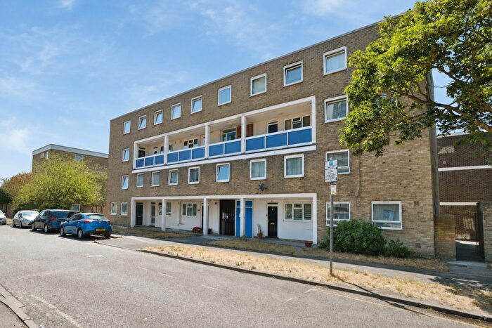 3 Bedroom Maisonette For Sale In Whatleigh Close, Poole, BH15