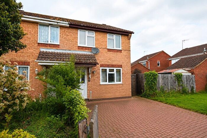 3 Bedroom Semi-Detached House For Sale In Swinburne Close, Kettering, Northamptonshire, NN16