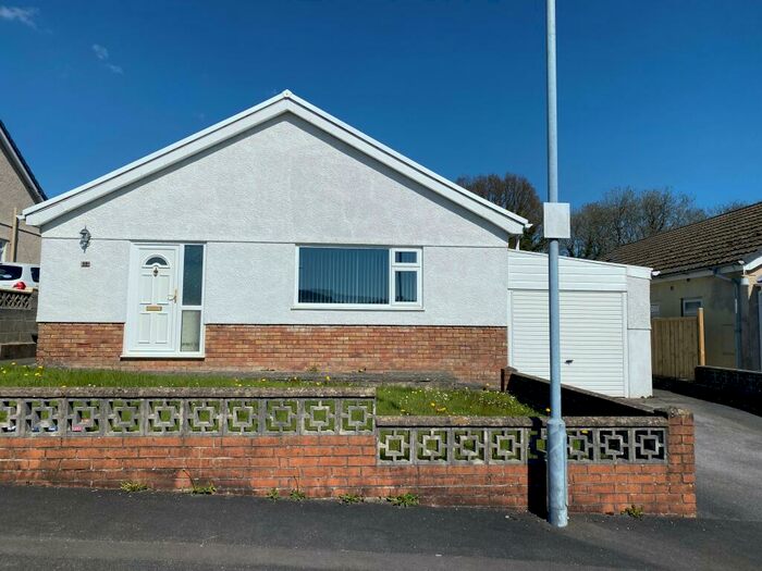 3 Bedroom Bungalow To Rent In Uwchgwendraeth, Drefach, SA14