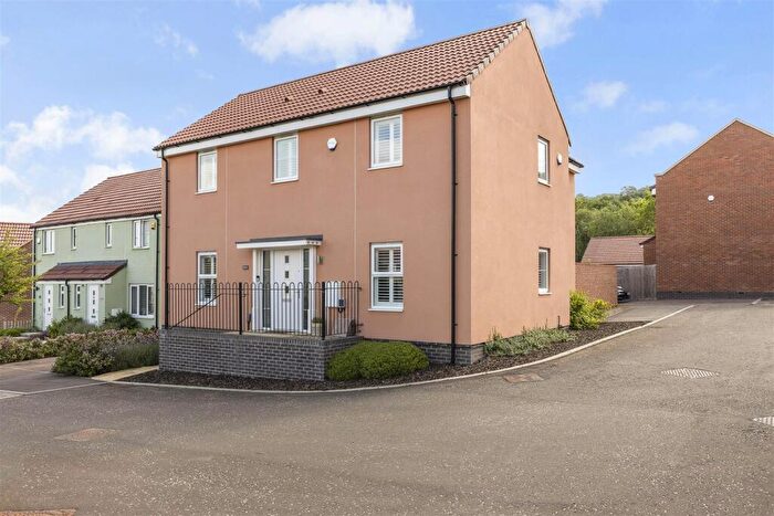 4 Bedroom Detached House For Sale In Withington Close, Cheltenham, GL52