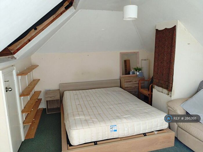 Studio To Rent In East St, Salisbury, SP2