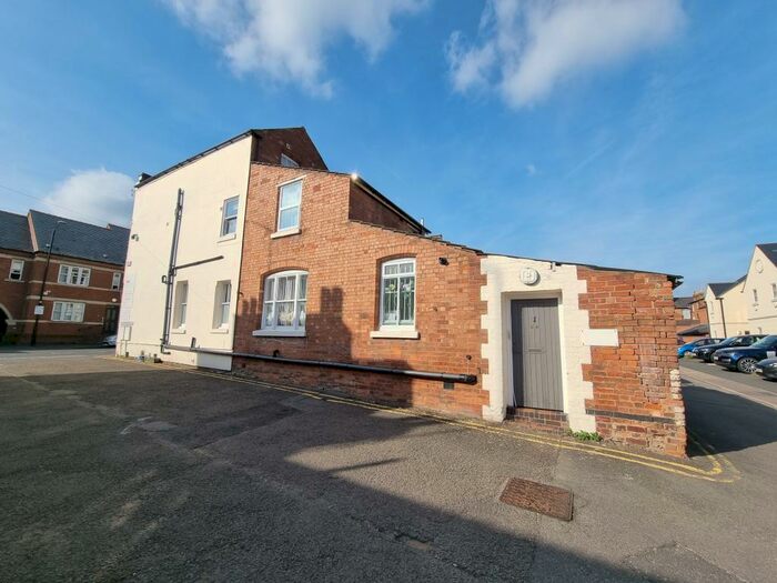 2 Bedroom Semi-Detached House To Rent In Flat, Oxford Street, CV32