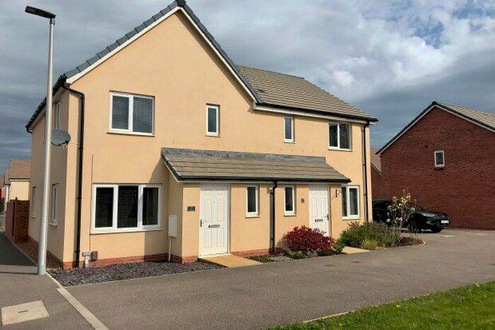 3 Bedroom Property To Rent In Birch Way, Exeter, EX5