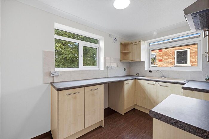 2 Bedroom Apartment For Sale In St. Lawrence Gardens, Leigh-on-Sea, Essex, SS9