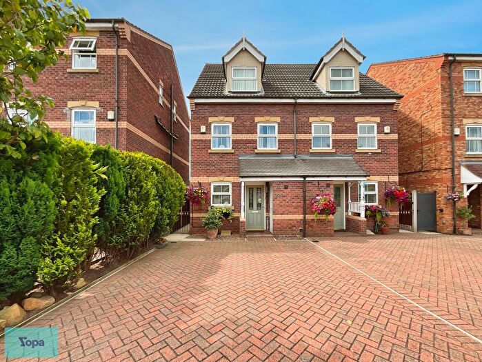 3 Bedroom Semi-detached House For Sale In Fewston Way, Lakeside, Doncaster, DN4