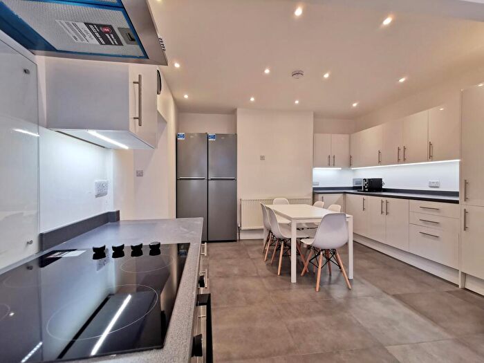 6 Bedroom House To Rent In Lower Road - Room, Beeston, East Midlands, NG9