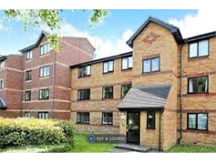 1 Bedroom Flat To Rent In Greenslade Road, Barking, IG11