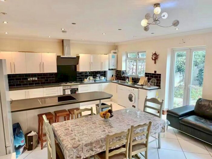 2 Bedroom Semi-Detached House To Rent In City Road, Dunkirk, Nottingham, NG7