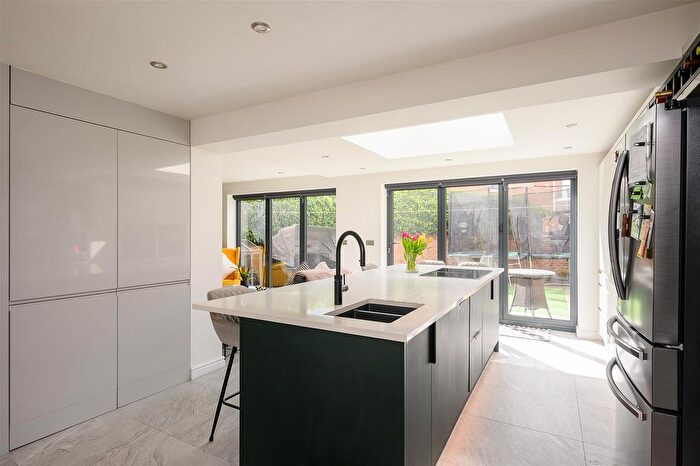 4 Bedroom Detached House For Sale In Thorntree Grove, York, YO30