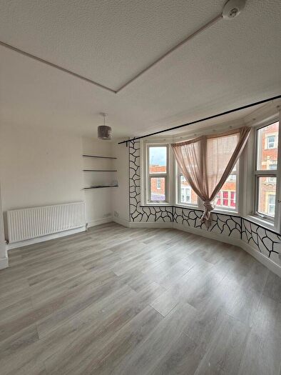 1 Bedroom Flat To Rent In George Lane, South Woodford, E18