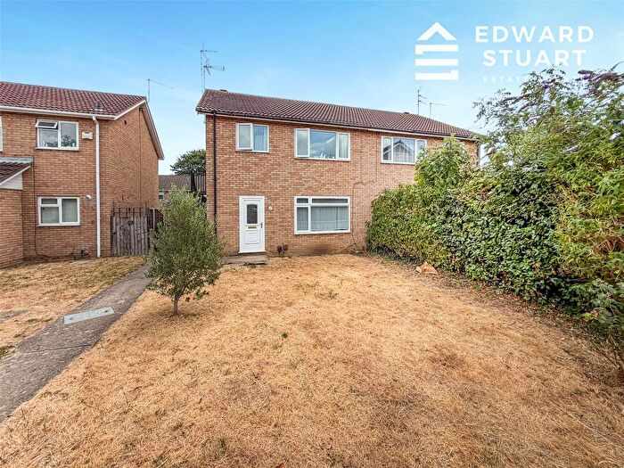 2 Bedroom Maisonette For Sale In Star Mews, Peterborough, Cambridgeshire, PE1