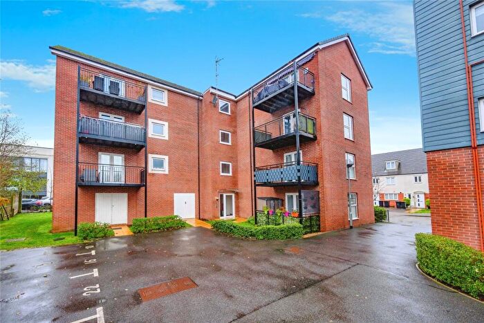 2 Bedroom Flat For Sale In Dukeminster Road, Dunstable, Bedfordshire, LU5