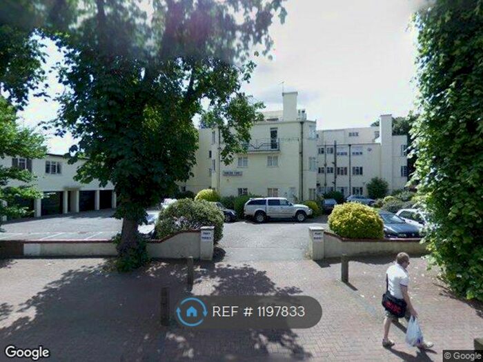 3 Bedroom Flat To Rent In Thurleigh Court Nightingale Lane, London, SW12