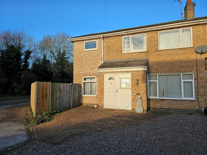 3 Bedroom Semi-Detached House To Rent In Helmsdale Gardens, Werrington, PE4