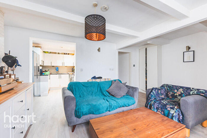 2 Bedroom Flat To Rent In Rye Hill Park, London, SE15