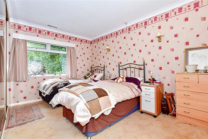 2 Bedroom Detached Bungalow For Sale In North Pole Road, Barming, Maidstone, Kent, ME16