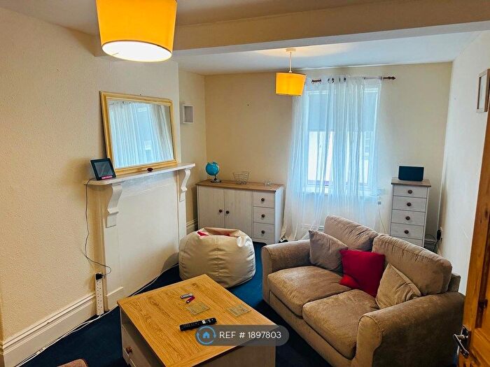 1 Bedroom Flat To Rent In Causewayhead, Penzance, TR18