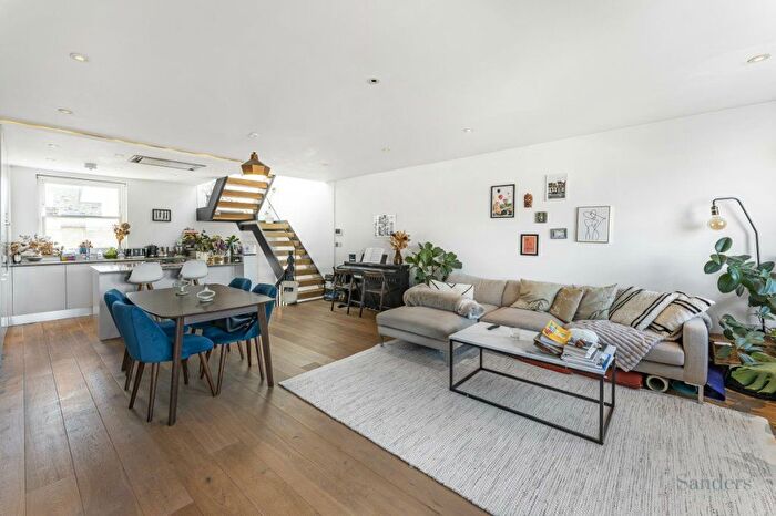 2 Bedroom Flat To Rent In Upper Street, Islington, London, N1