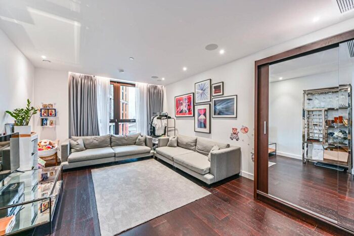 2 Bedroom Flat For Sale In Glacier House, Nine Elms, London, SW11