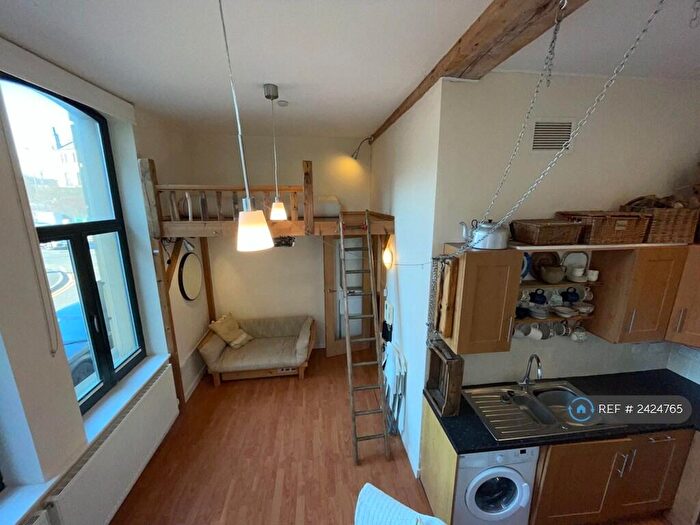 1 Bedroom Flat To Rent In Mill Street, Bradford, BD1