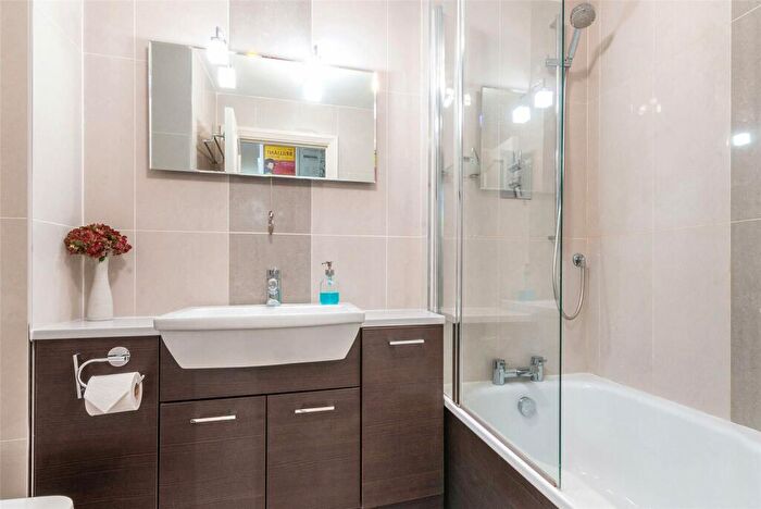 2 Bedroom Apartment To Rent In Fitzjohns Avenue, London, NW3