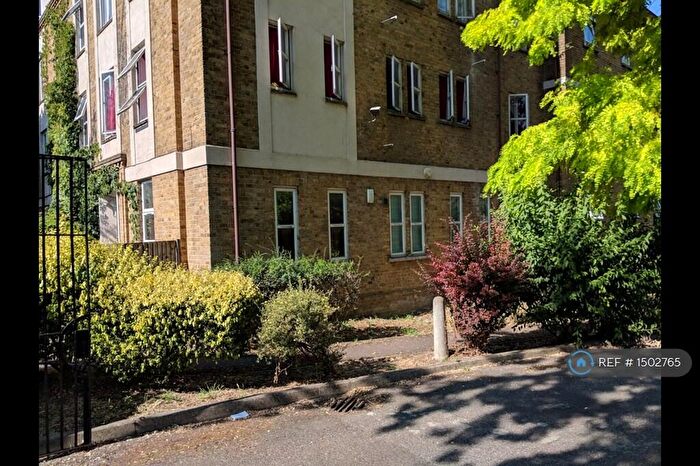 1 Bedroom Flat To Rent In Chiltern Court, London, SE14