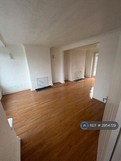 2 Bedroom Semi Detached House To Rent In North Clifden Lane, Salford, M7