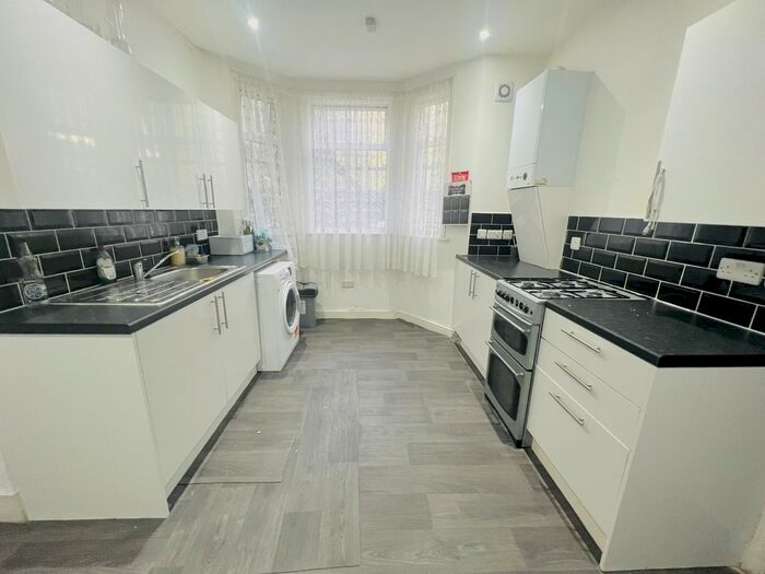 2 Bedroom Flat To Rent In Terrace Road, London, E13