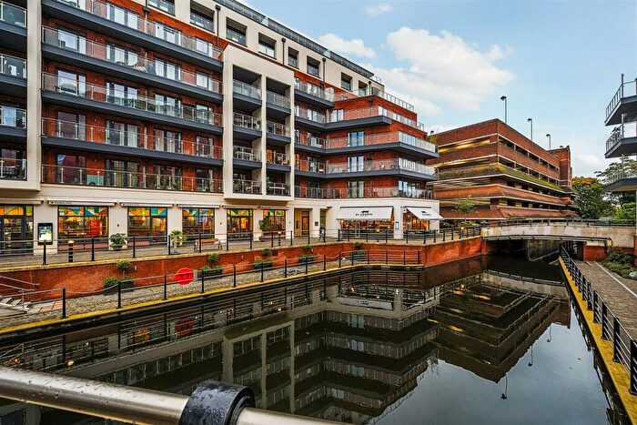 2 Bedroom Apartment For Sale In The Colonnade, Maidenhead, SL6