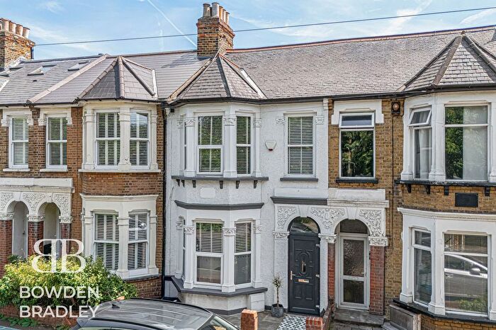 3 Bedroom Terraced House For Sale In Chigwell Road, Woodford Green, IG8