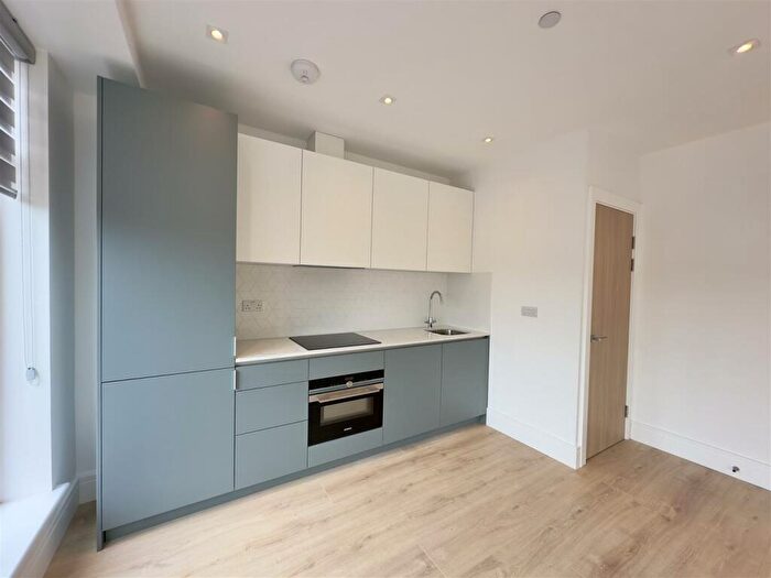 1 Bedroom Apartment To Rent In Pycroft Road, Chertsey, KT16