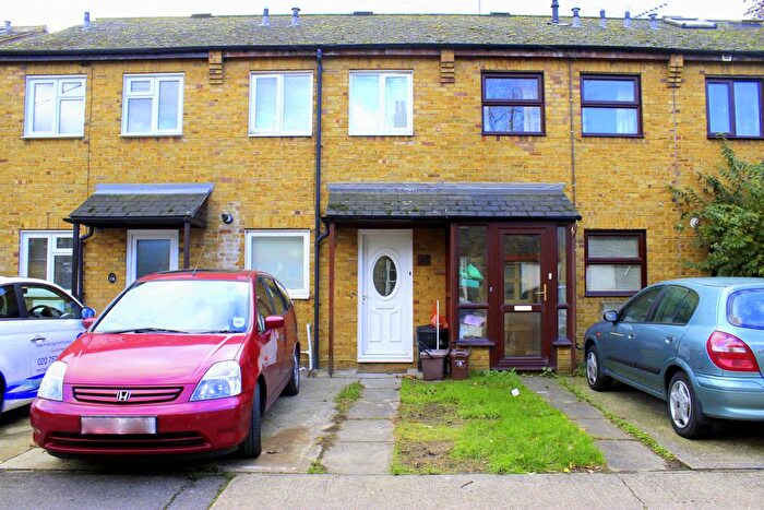 2 Bedroom Terraced House To Rent In , Woodseer Street, E1