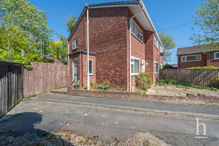 2 Bedroom Flat For Sale In Nursery Close, Prenton, CH43