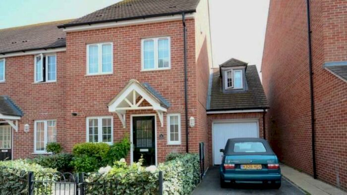 3 Bedroom House To Rent In School Drive, Woodley, RG5