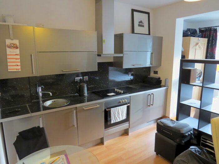 Studio To Rent In High Road, North Finchley, N12