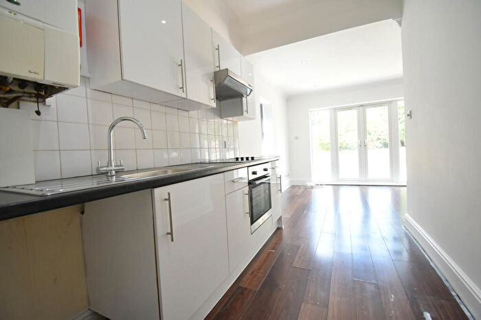 2 Bedroom Apartment To Rent In Baker Street, Enfield, Greater London, EN1