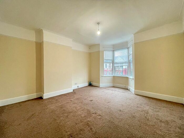 3 Bedroom Flat To Rent In Sylvan Avenue, Wood Green, N22