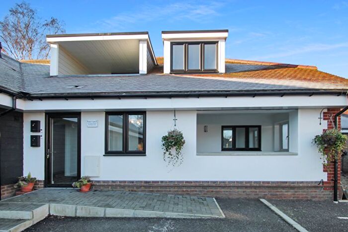 2 Bedroom Flat For Sale In Burrows Lane, Gomshall, GU5