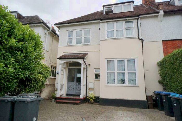 2 Bedroom Flat To Rent In Elm Park Road, London, N21
