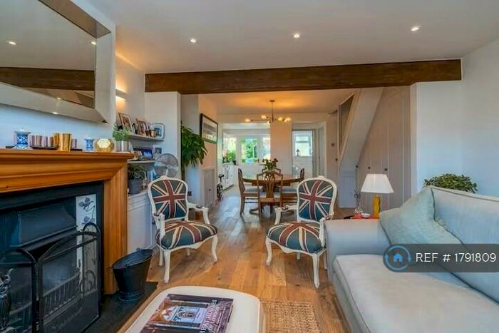 2 Bedroom Terraced House To Rent In Pinkneys Drive, Maidenhead, SL6