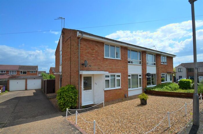 2 Bedroom Flat To Rent In Bowmans Avenue, Hitchin, SG4