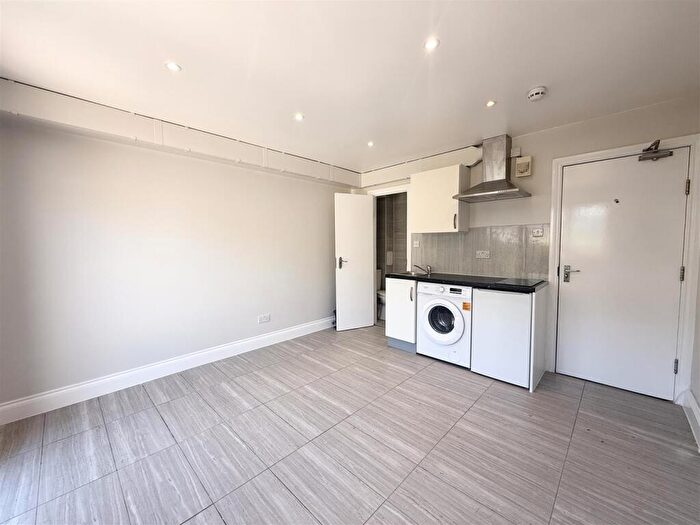 Studio To Rent In Craven Park Road, London, N15