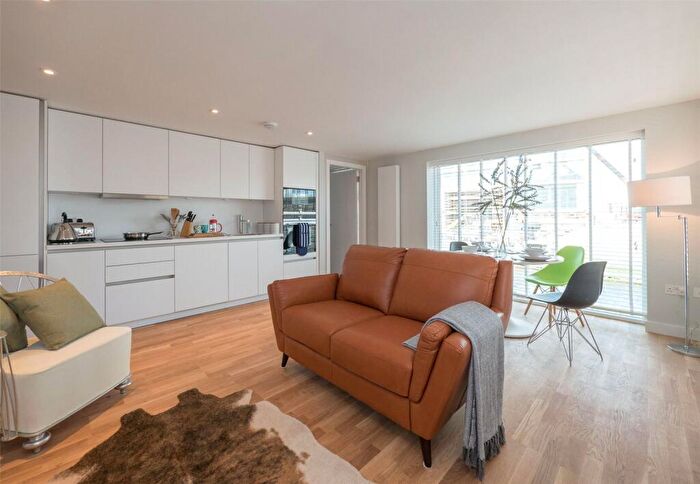 1 Bedroom Flat To Rent In St Peters Place, Edinburgh, EH3