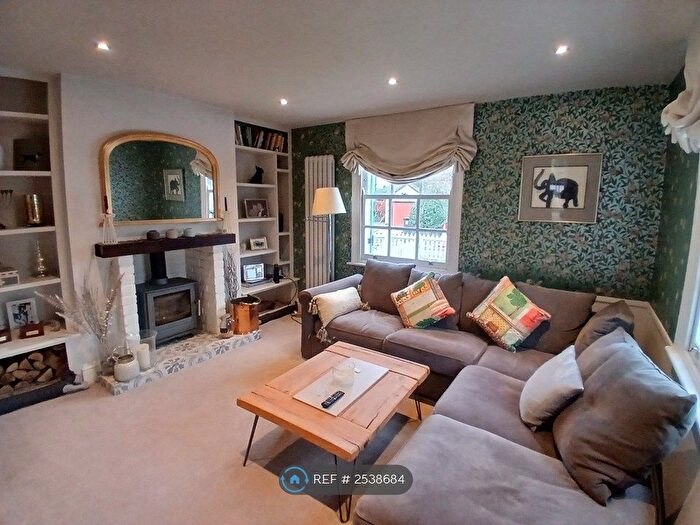 3 Bedroom Semi-detached House To Rent In London Road, Radlett, WD7