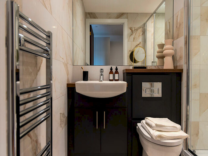 Apartment To Rent In Apt, Q Three Residence #, LS1