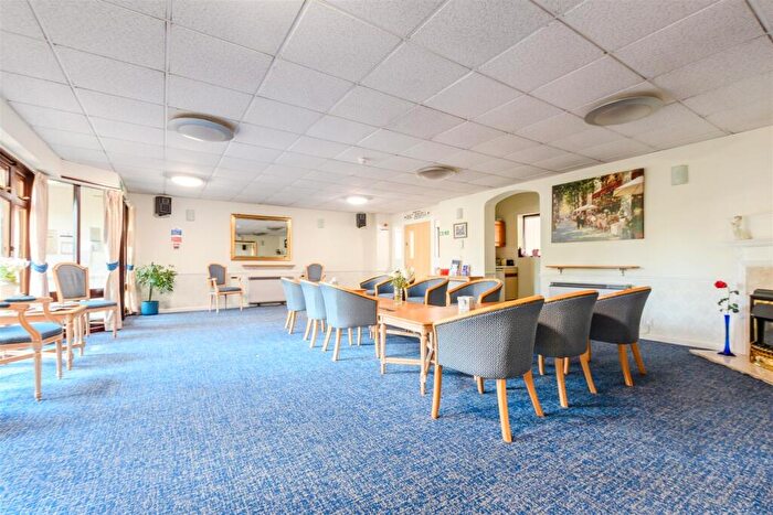 2 Bedroom Flat For Sale In High Street, Rochester, Kent, ME1