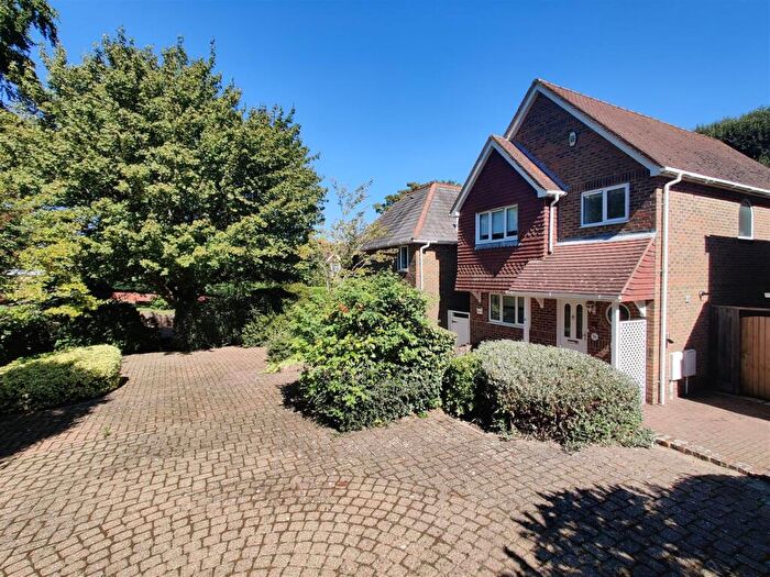 3 Bedroom Detached House To Rent In Beachy Head Road, Eastbourne, BN20