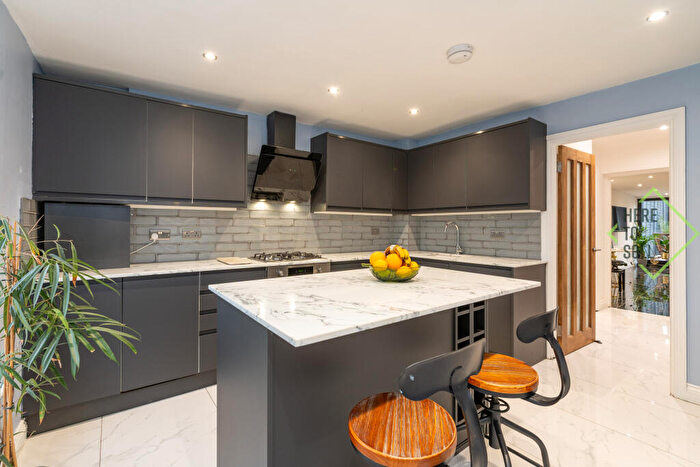 2 Bedroom Terraced House For Sale In Lodge Lane, Finchley, N12